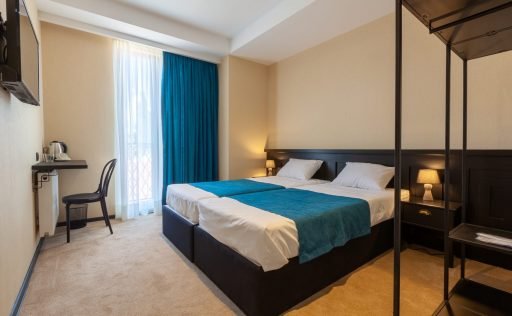 SOLOMON — Hotel, Tours, Travel and Wine Cellar
