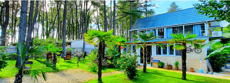 Hotel (Cottage) “Sesil” is located in Kaprovani, 70 meters from the beach.