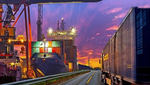 We offer a full range of logistics services. We operate on an international scale.