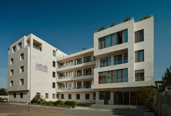 Comprehensive Hair Loss Treatments at Carapace Medline Clinic